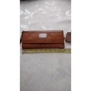 Kenneth Cole Reaction Wristlet Wallet Womens Brown Clutch Zip Pocket ID Window